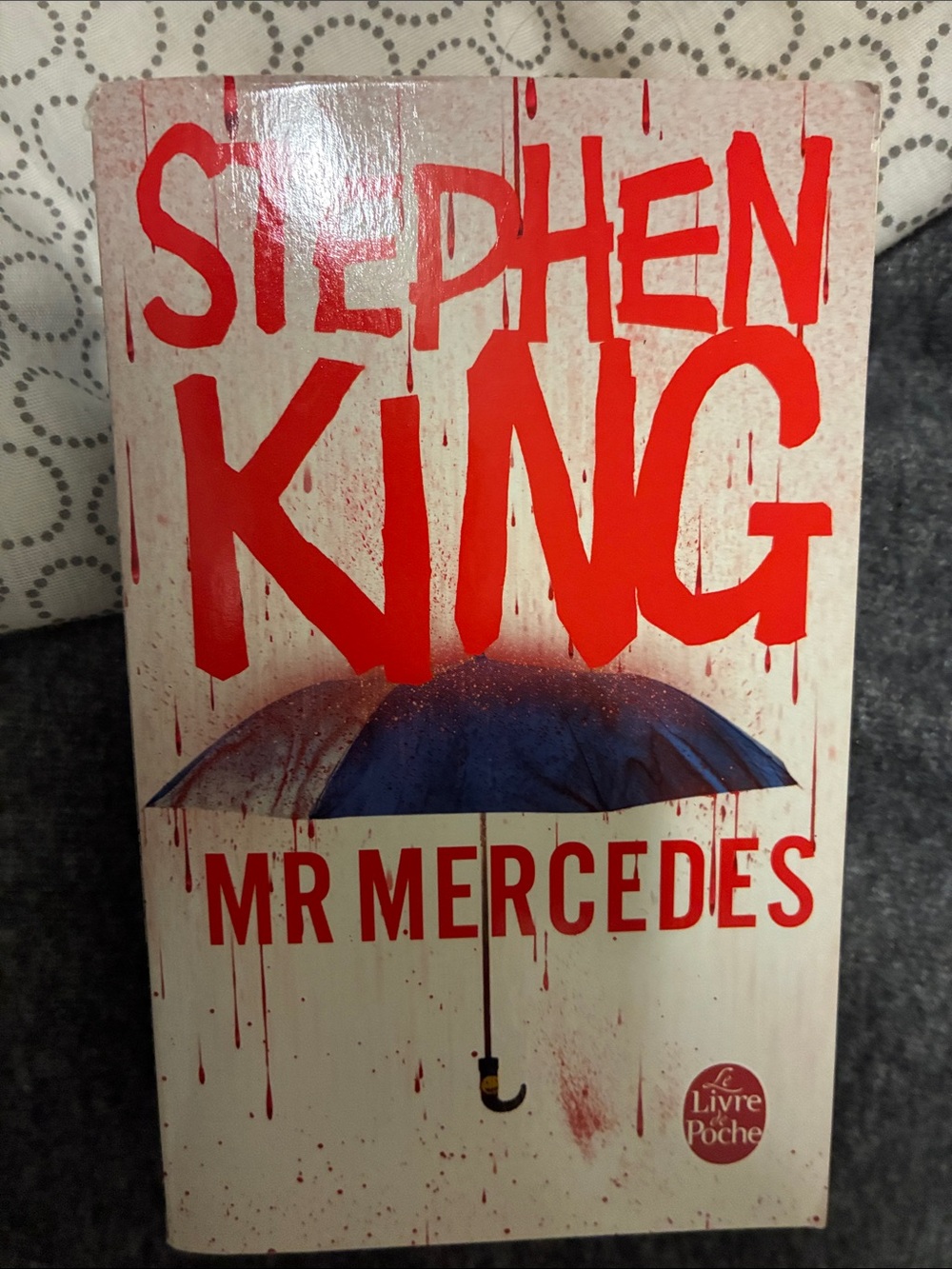 Stephen King MR MERCEDES Paperback - Red & Blue Cover